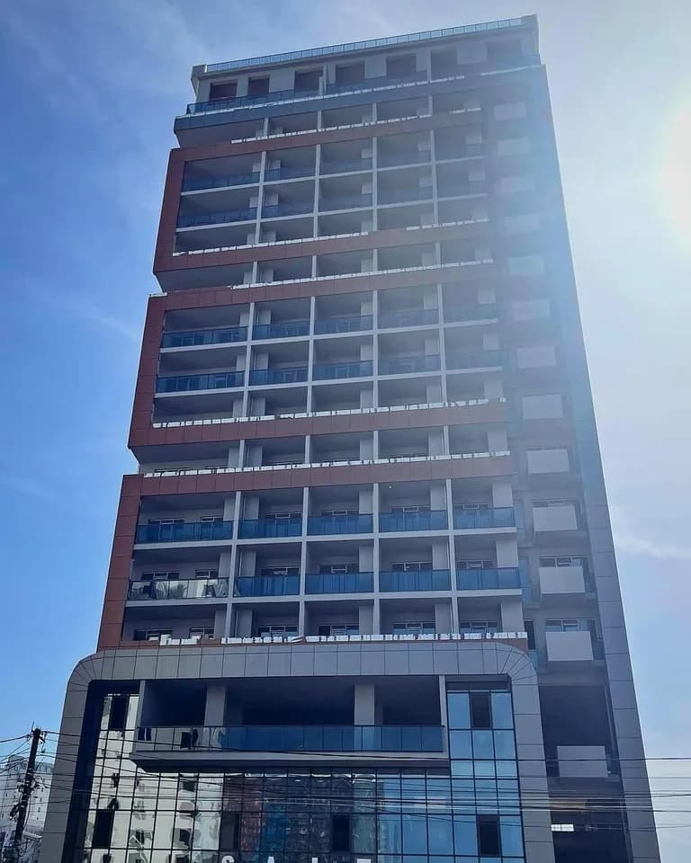 Leon Towers - Photo 2